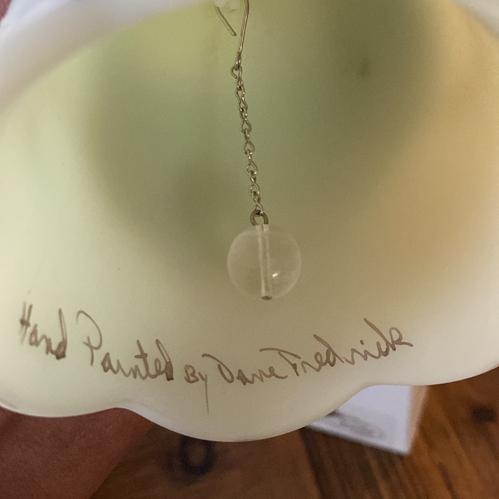 Vintage handpainted 1980 Fenton Uranium custard glass  “Christmas Going Home - Picture 8 of 10